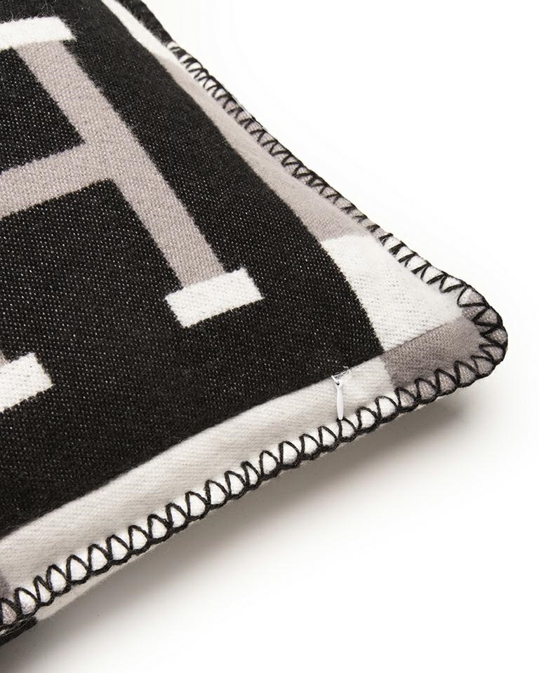 Poduszka dekoracyjna SHP PARIS HOME czarna / szara - obrazek 2