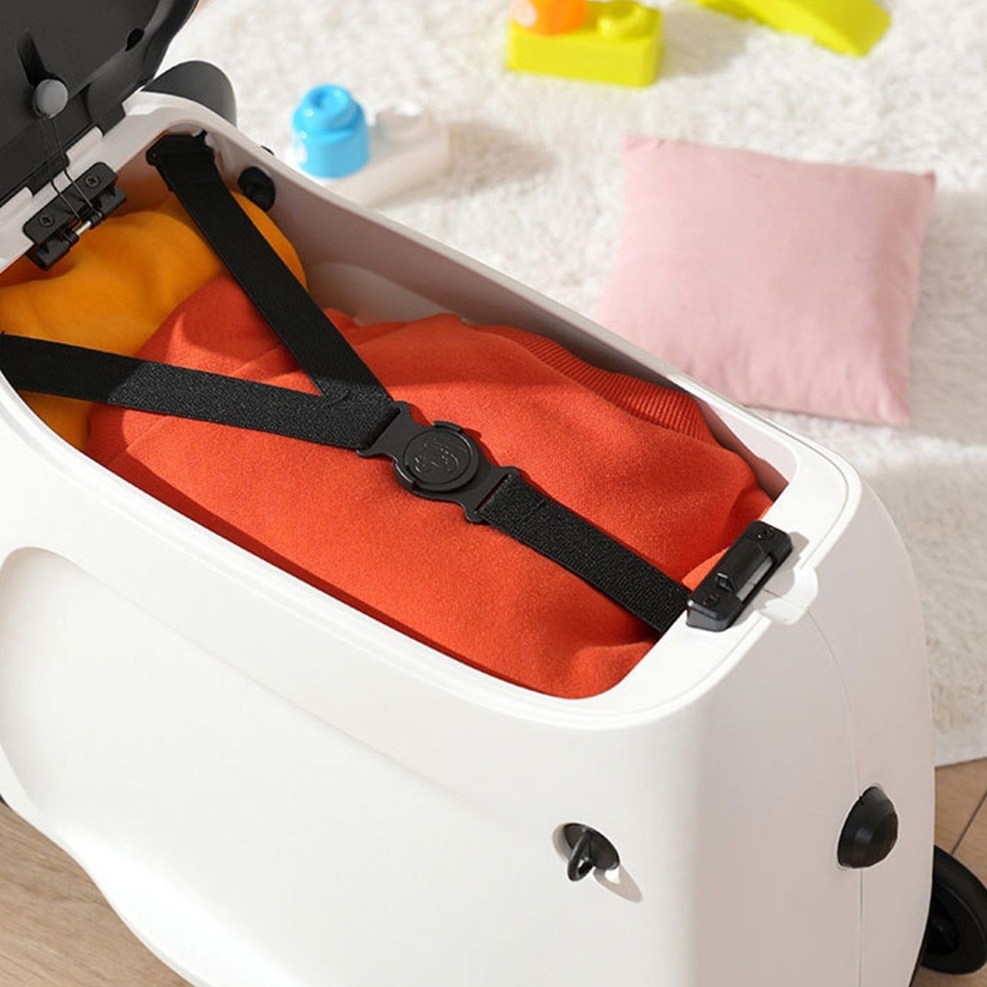 Walizka dziecięca z siedziskiem i kółkami – podróżna jeździk Czarna wygodna - obrazek 4